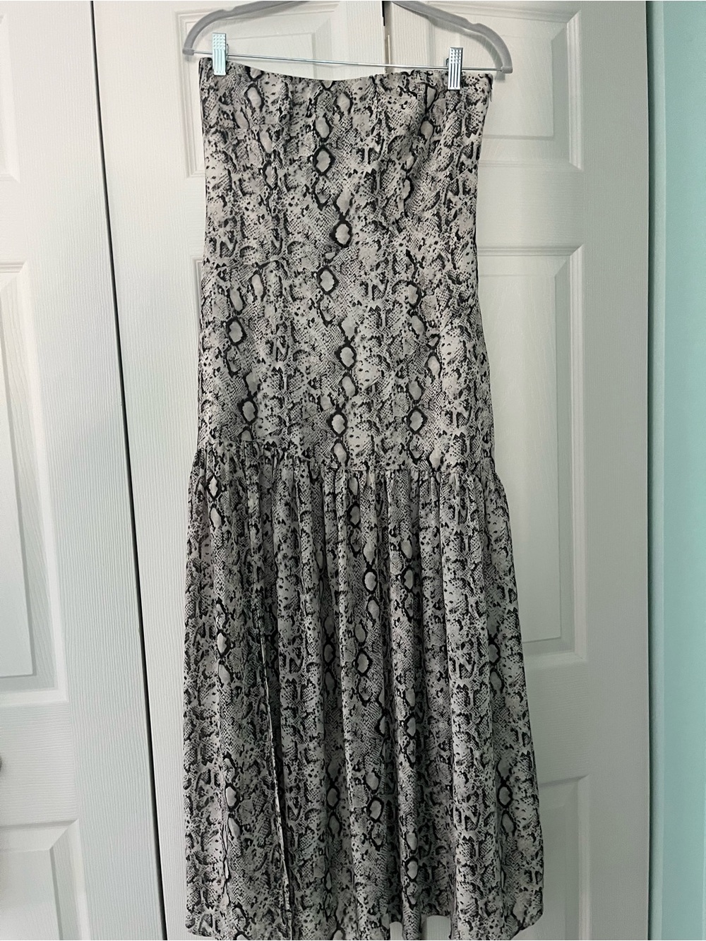 Forever 21 Black and White Snake Print Top